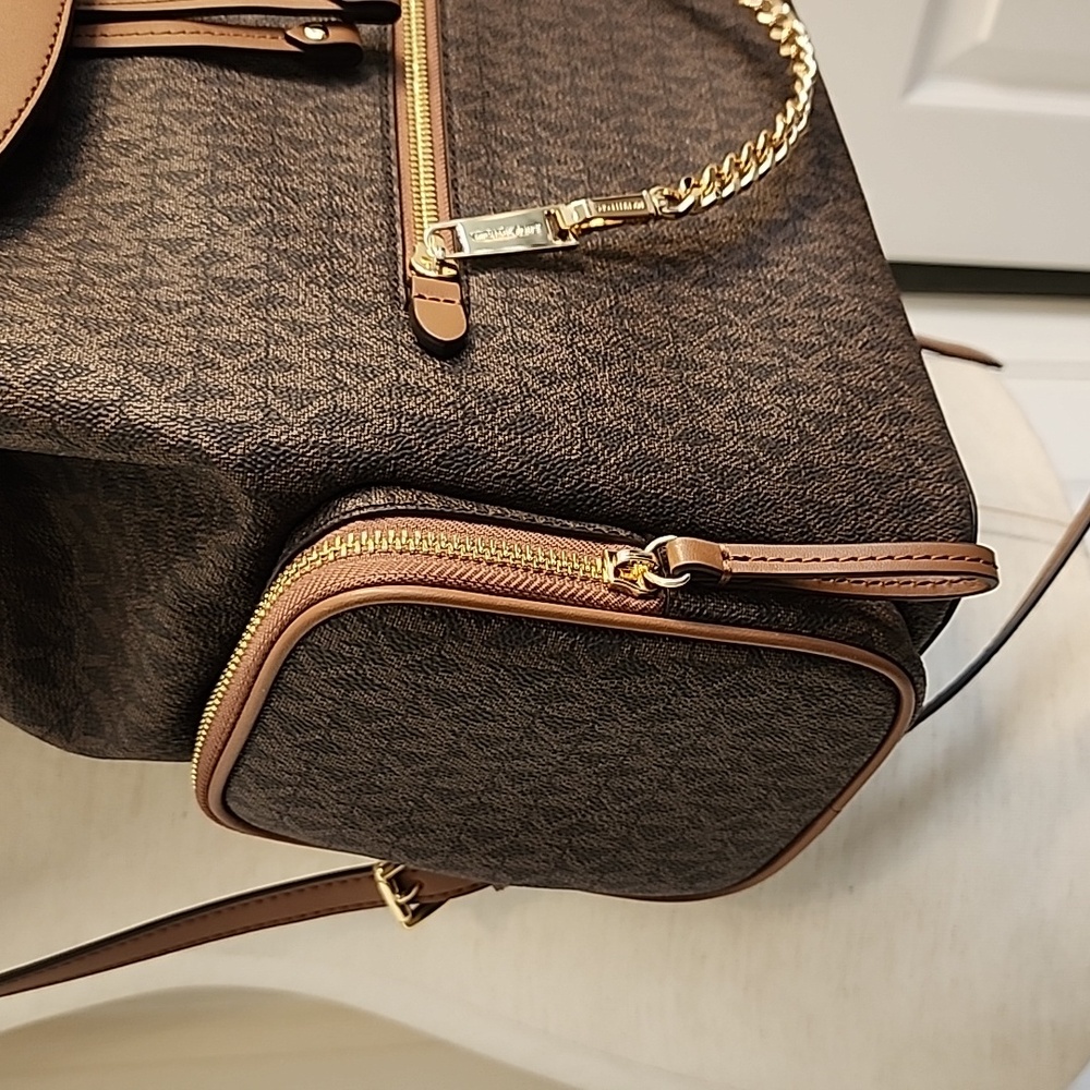 MICHAEL KORS LARGE BACK PACK. - Picture 4 of 12